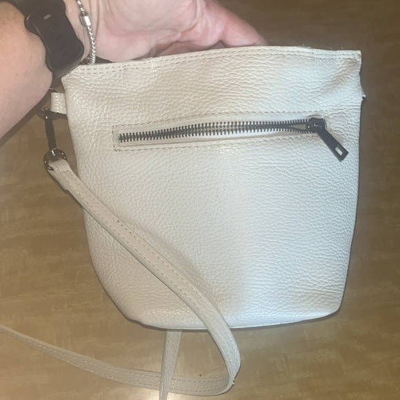 Viola Castellani creamy soft leather Crossbody Bag  gunmetal hardware preowned - Picture 7 of 11